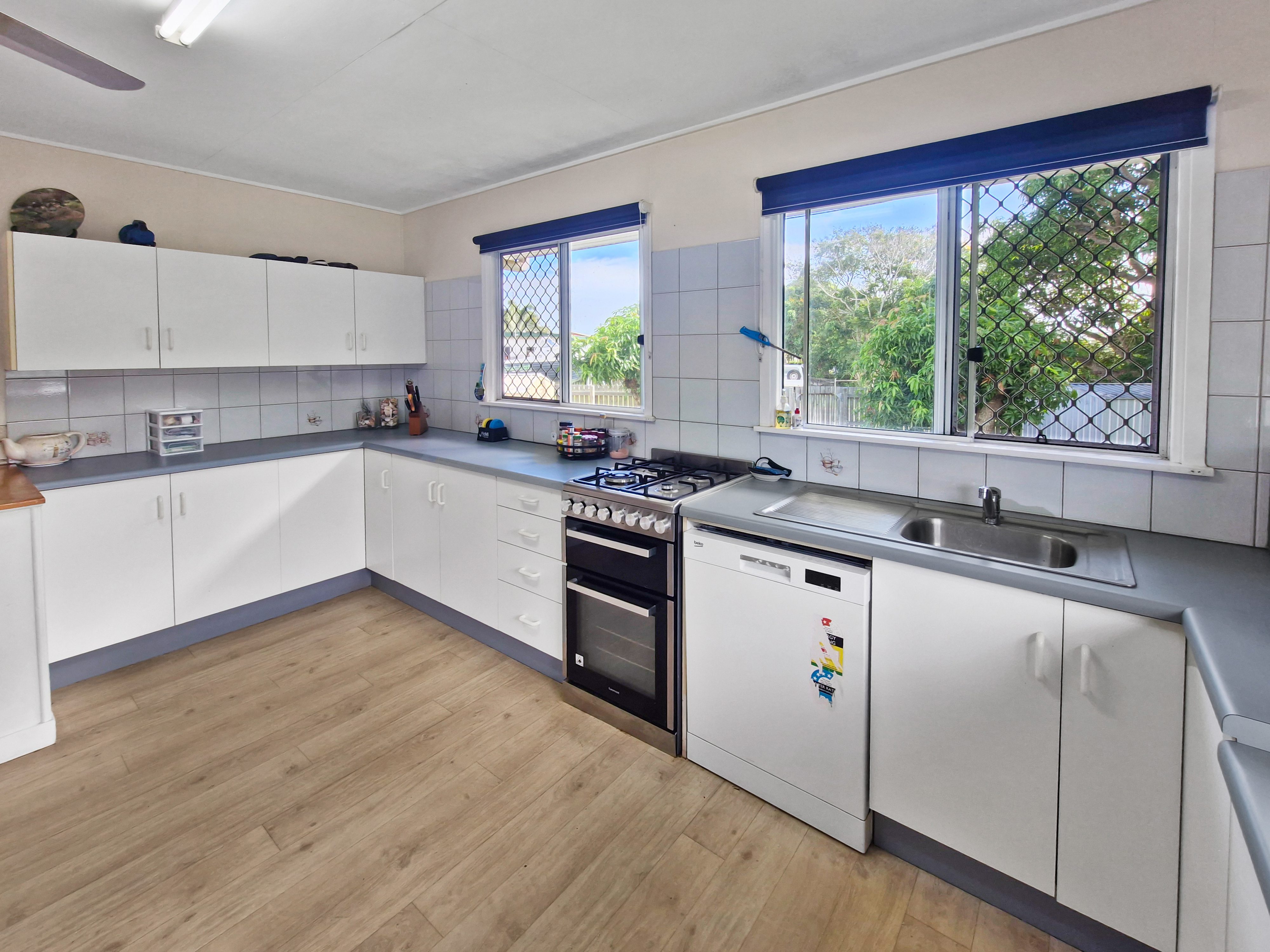 Coastal Living Meets Everyday Comfort – Steps from the Sand in Sought-After Queens Beach