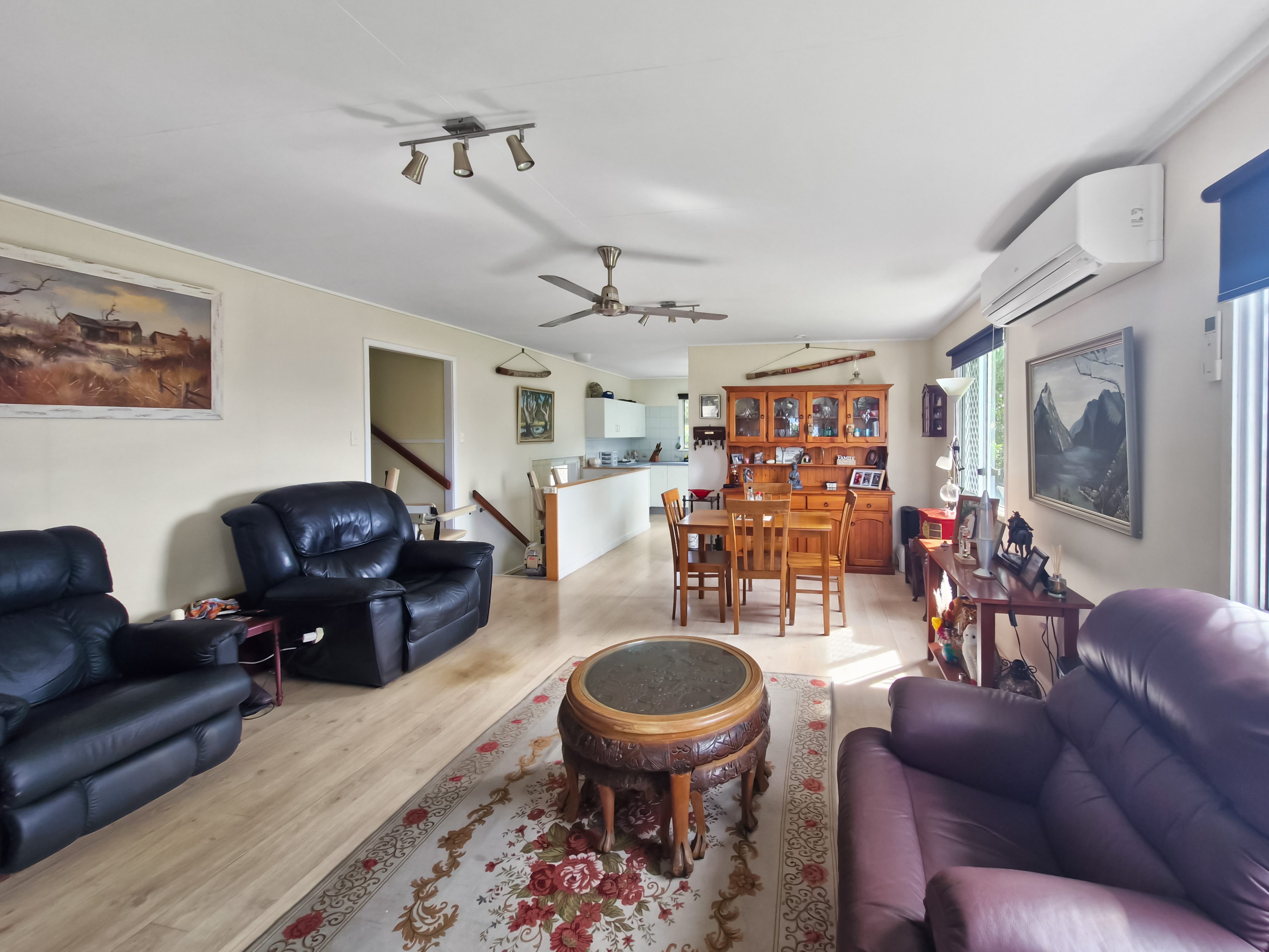 Coastal Living Meets Everyday Comfort – Steps from the Sand in Sought-After Queens Beach