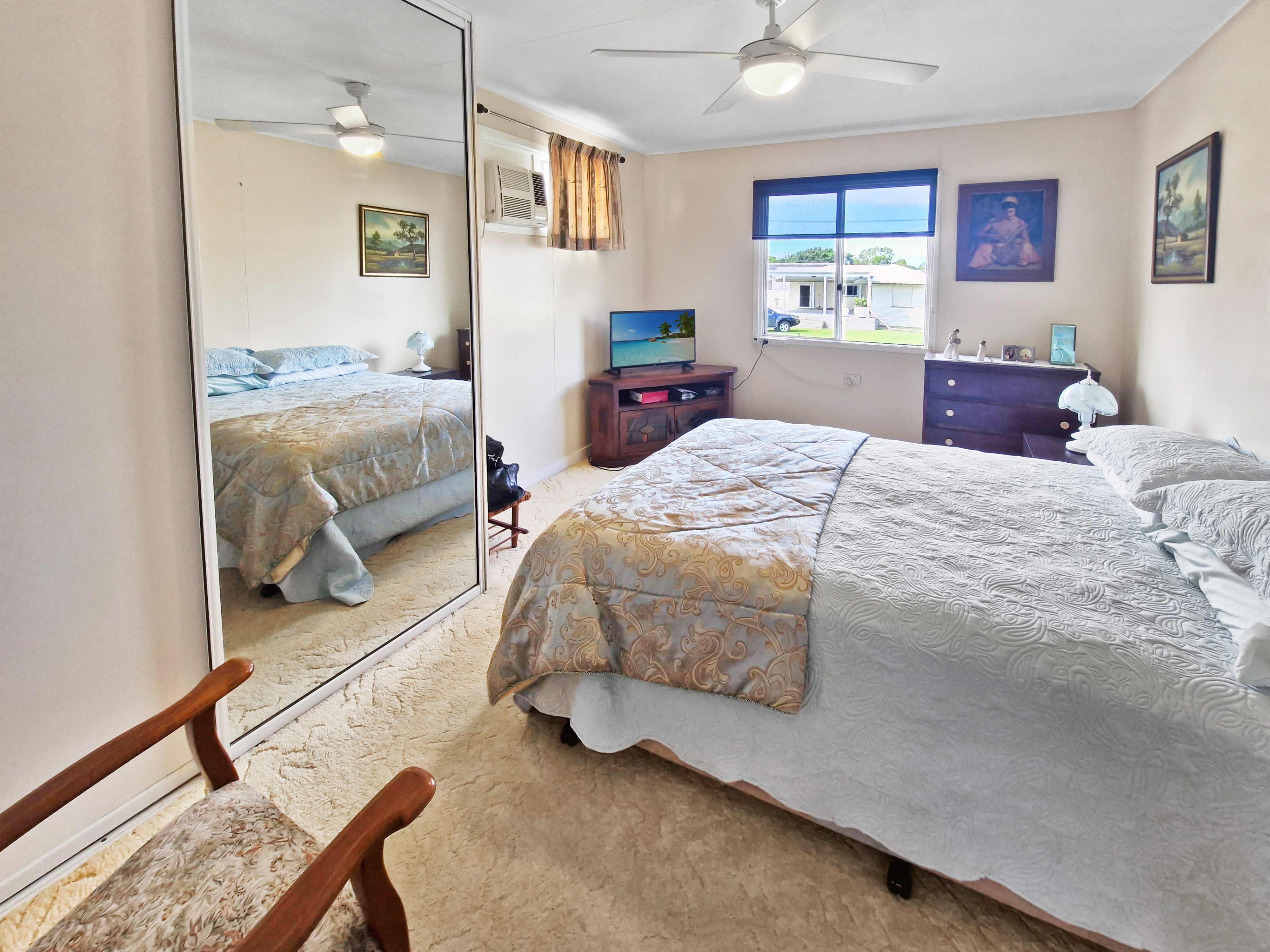 Coastal Living Meets Everyday Comfort – Steps from the Sand in Sought-After Queens Beach