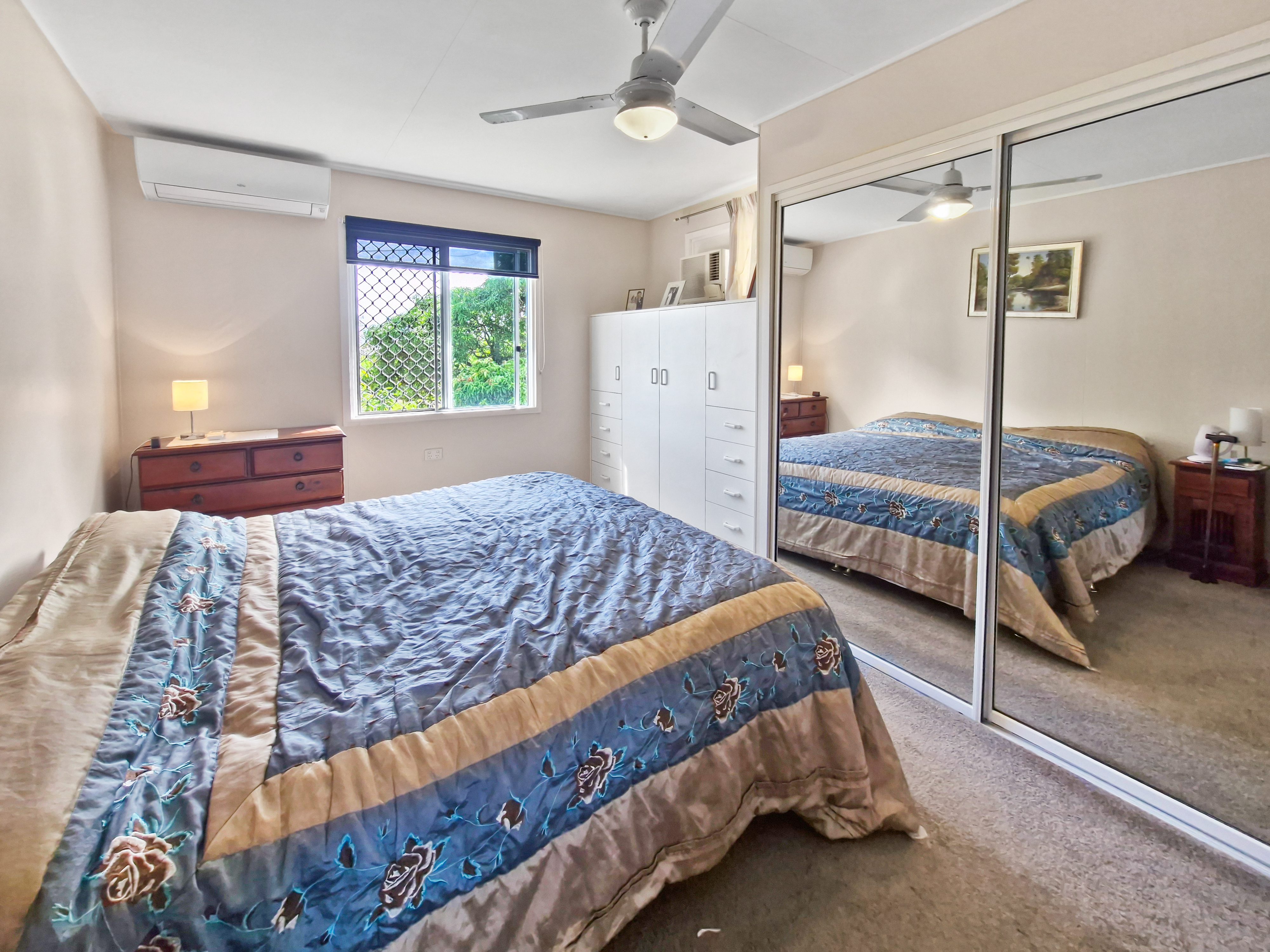 Coastal Living Meets Everyday Comfort – Steps from the Sand in Sought-After Queens Beach