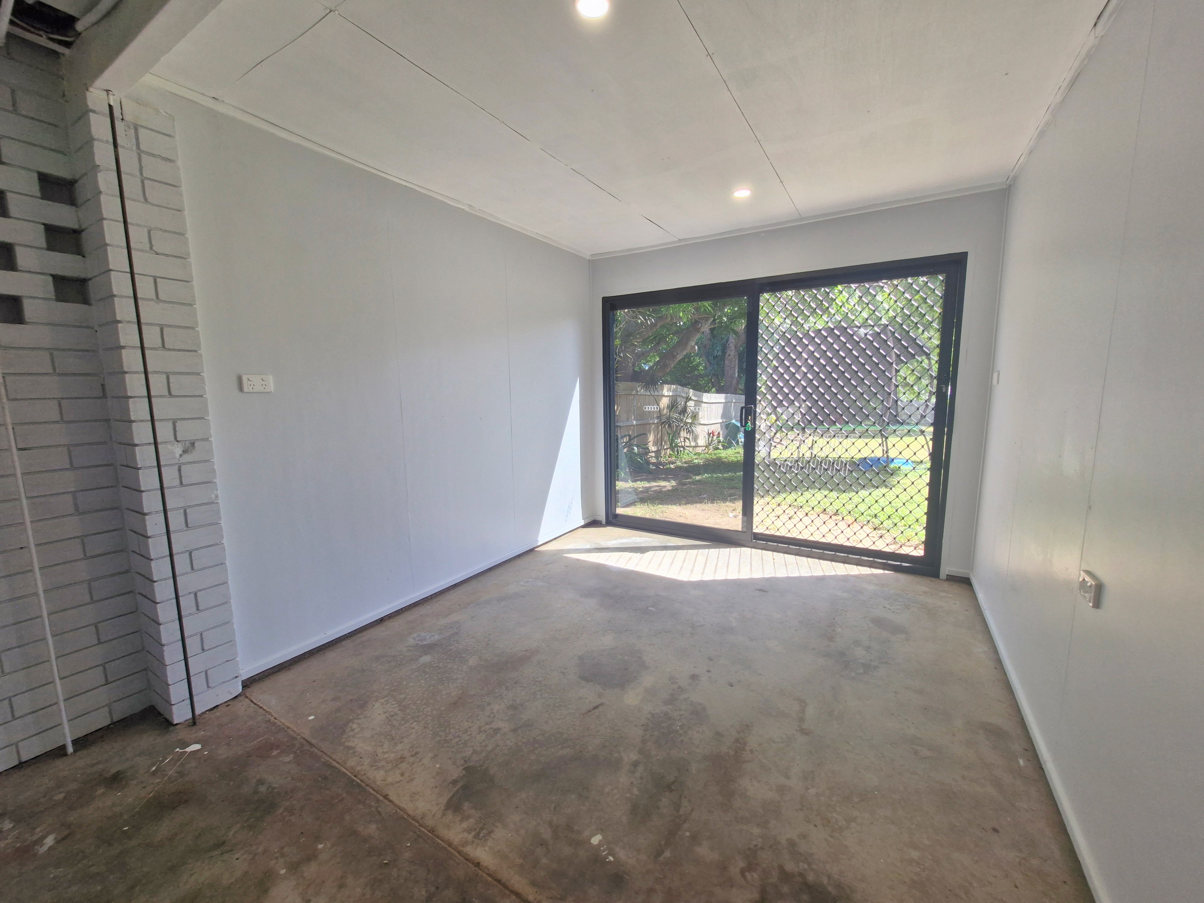 Endless Potential in a Spacious Family Home with Ocean Glimpses and Modern Touches