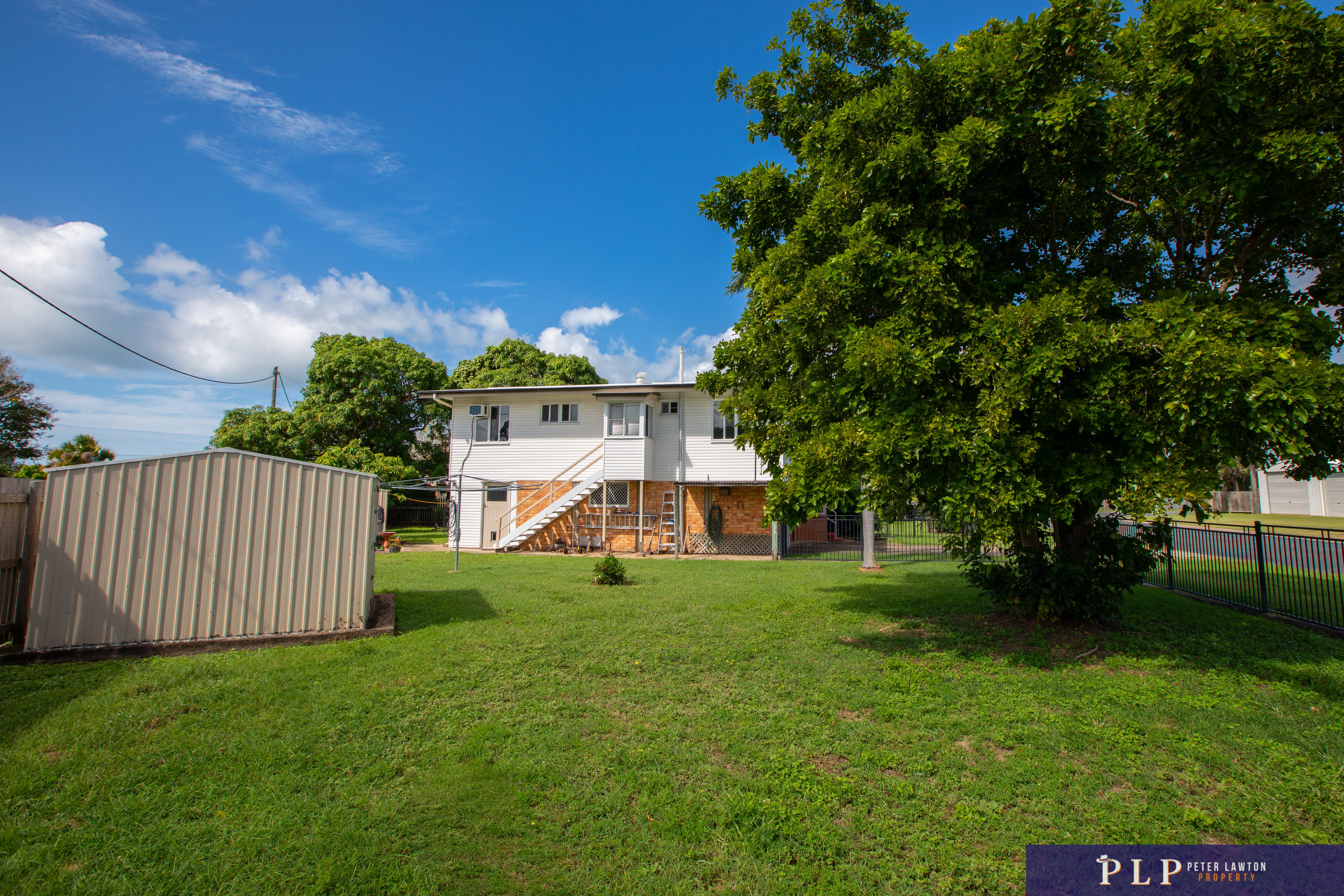 Coastal Living Meets Everyday Comfort – Steps from the Sand in Sought-After Queens Beach
