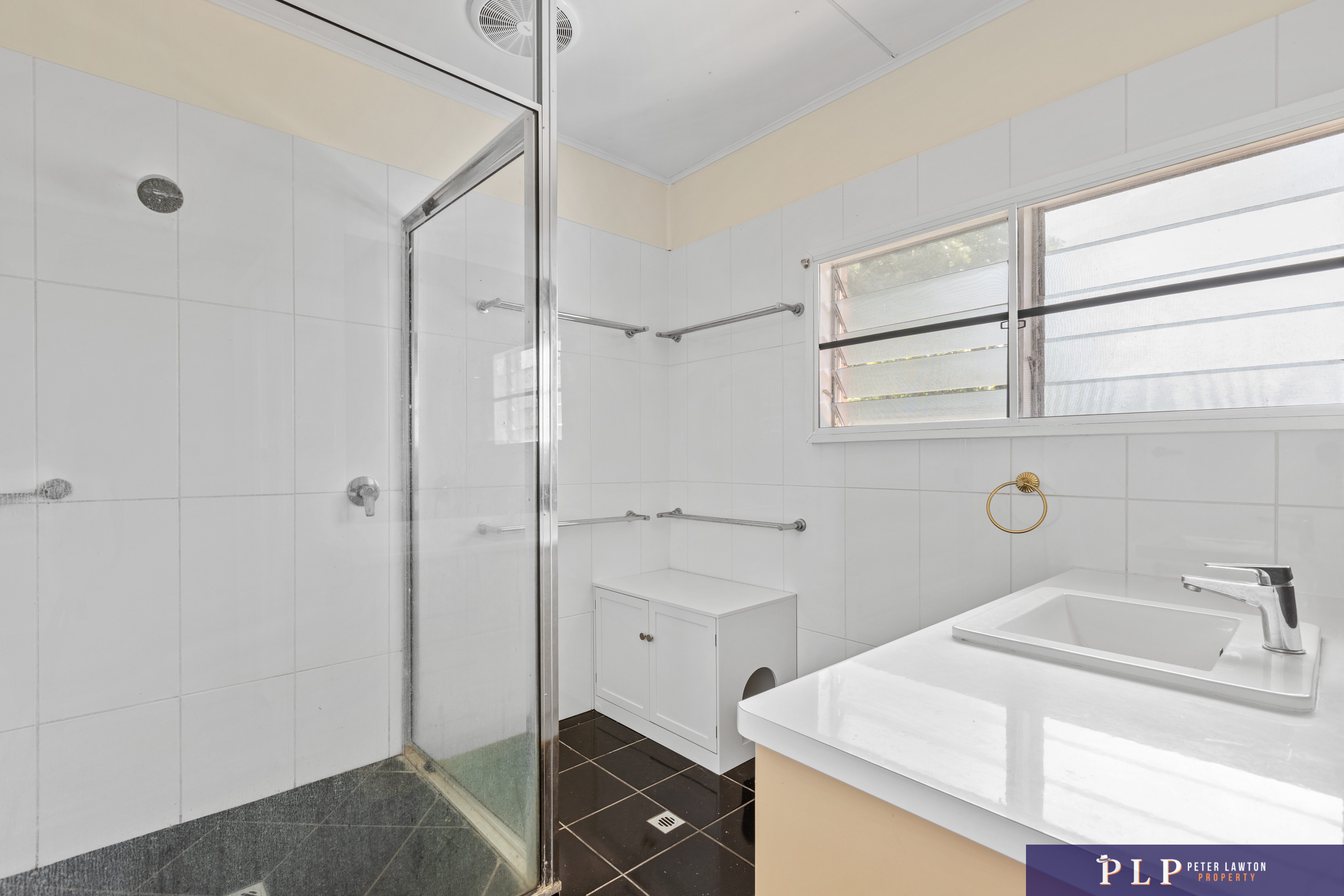 Endless Potential in a Spacious Family Home with Ocean Glimpses and Modern Touches