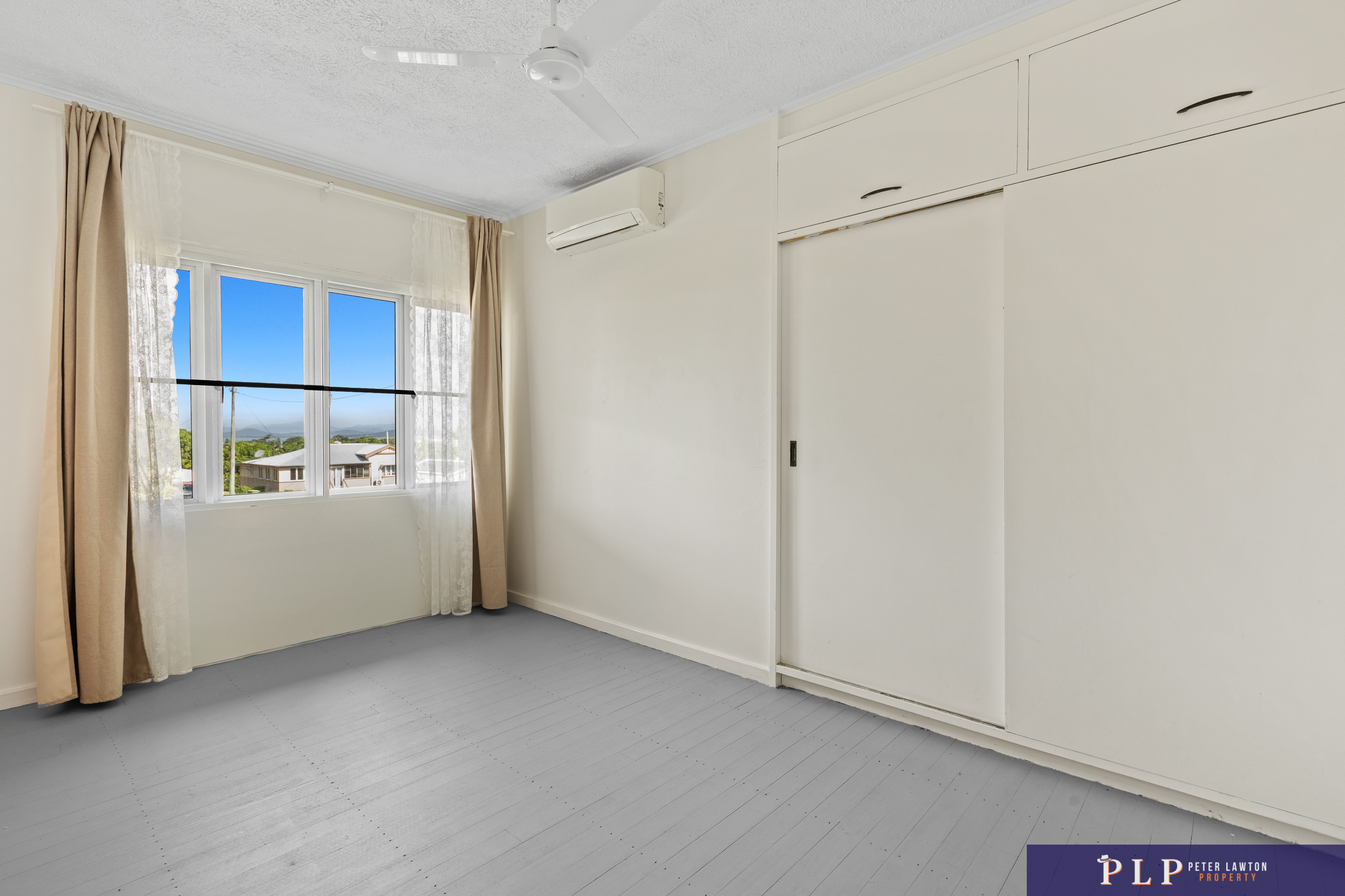 Endless Potential in a Spacious Family Home with Ocean Glimpses and Modern Touches