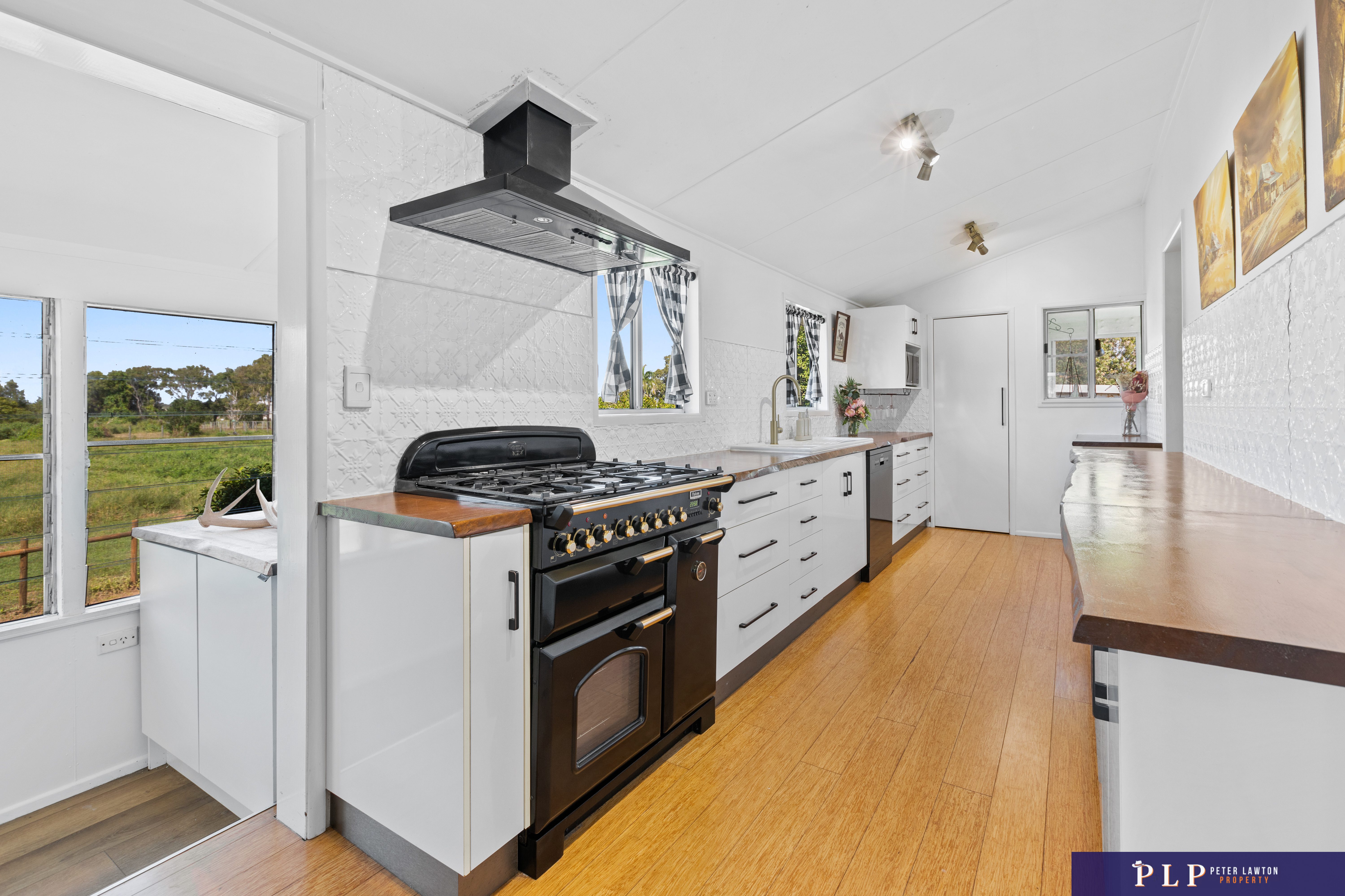 Private Tropical Hobby Farm – Country Charm, Coastal Convenience