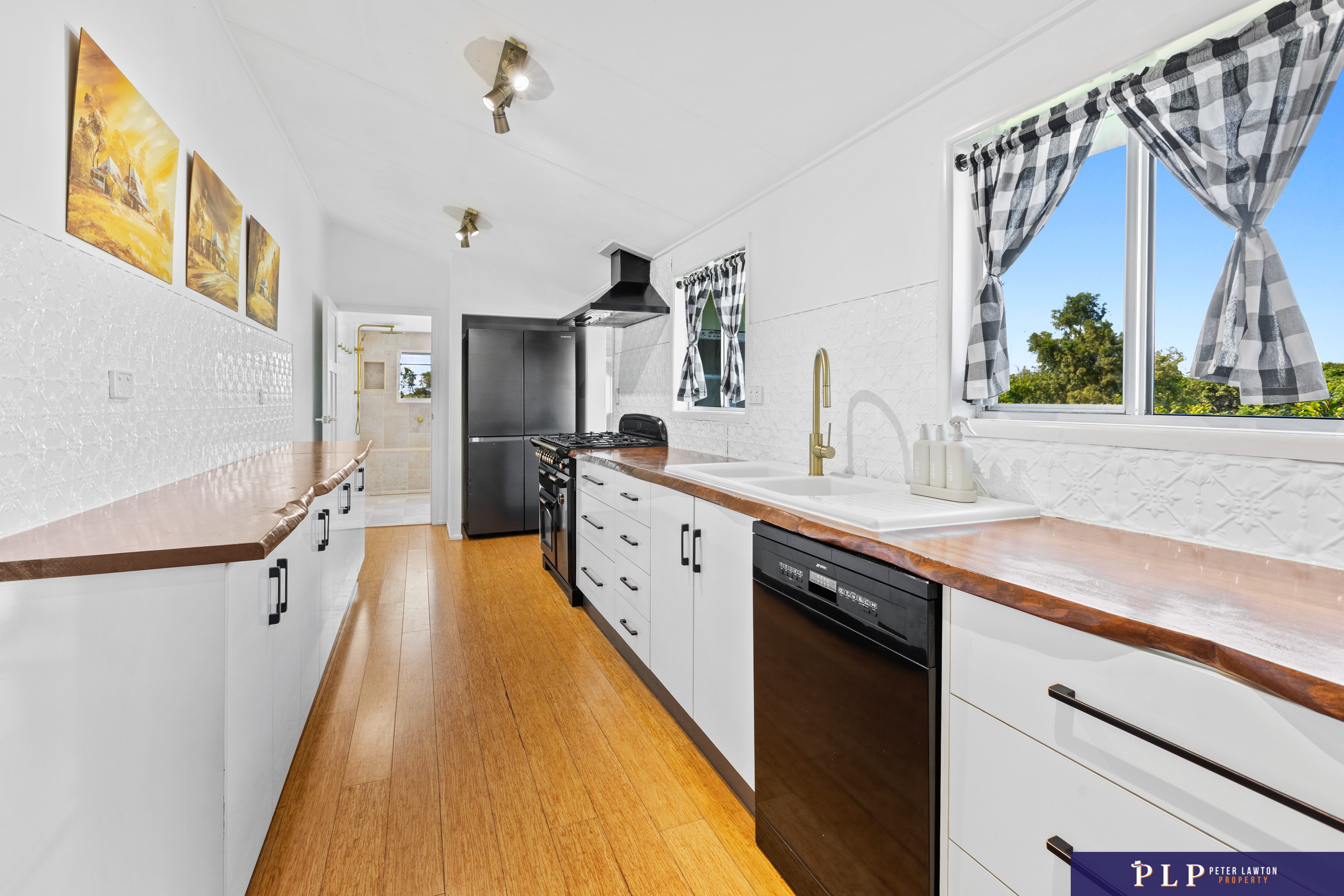 Private Tropical Hobby Farm – Country Charm, Coastal Convenience