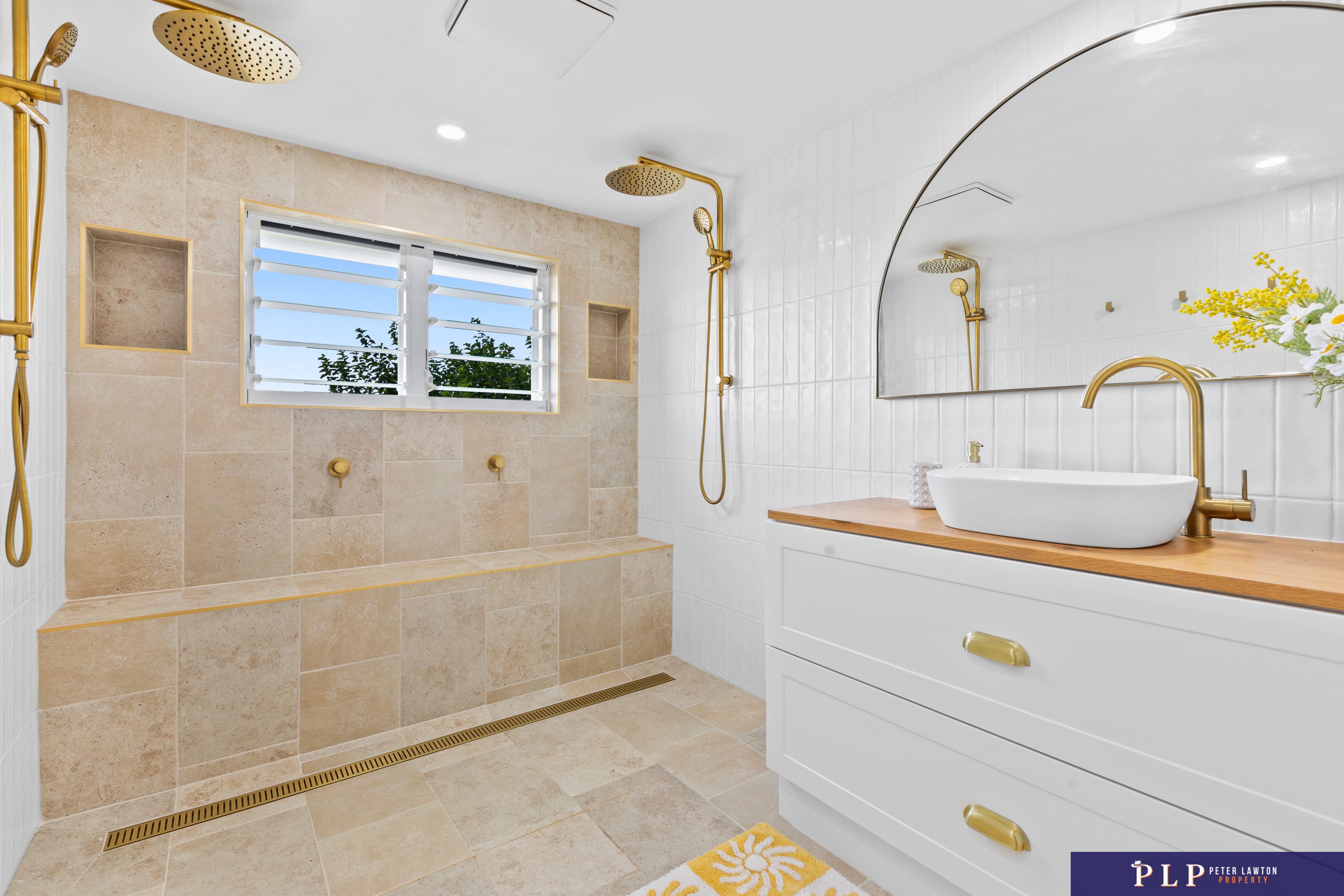 Private Tropical Hobby Farm – Country Charm, Coastal Convenience