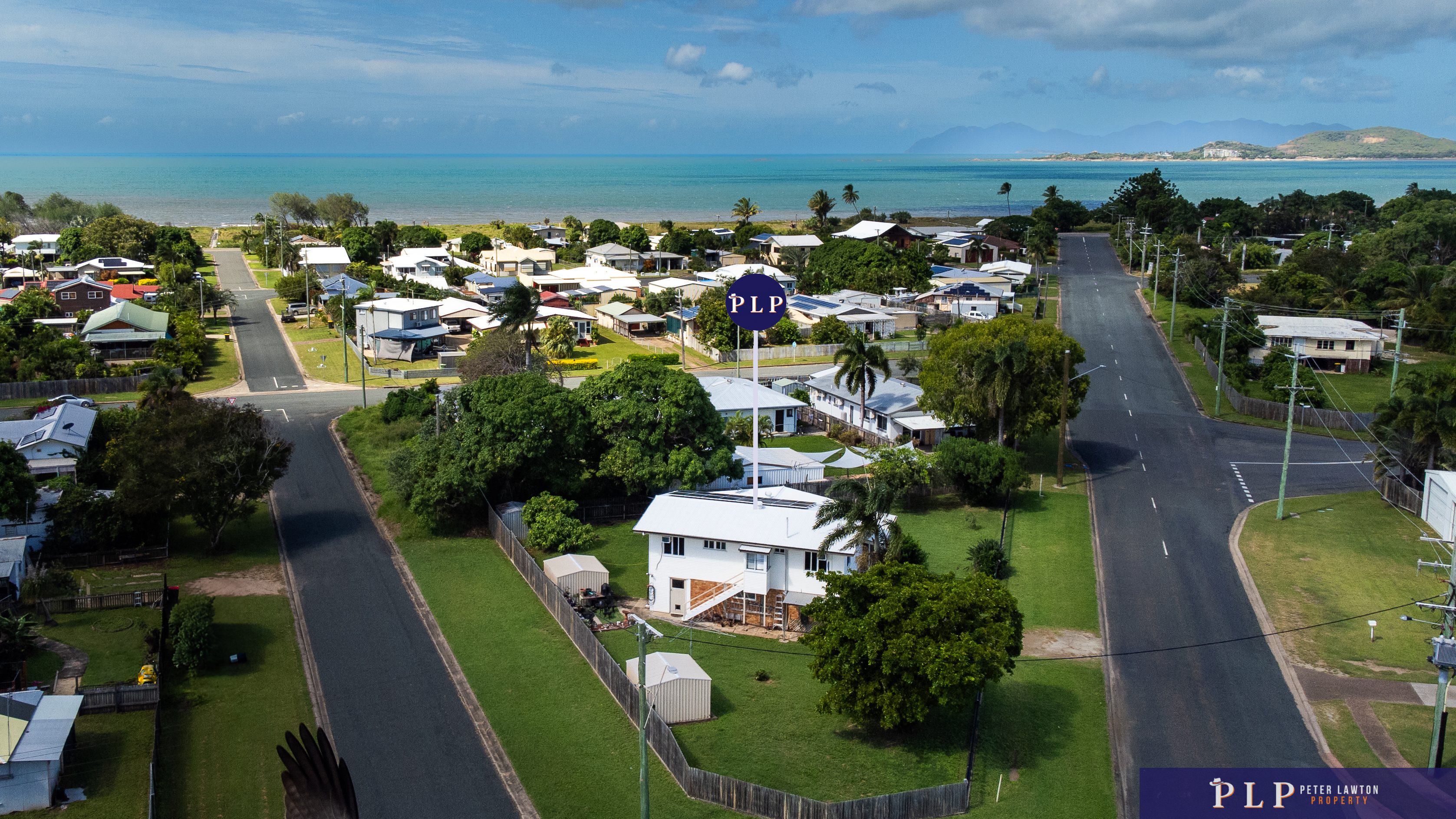 Coastal Living Meets Everyday Comfort – Steps from the Sand in Sought-After Queens Beach