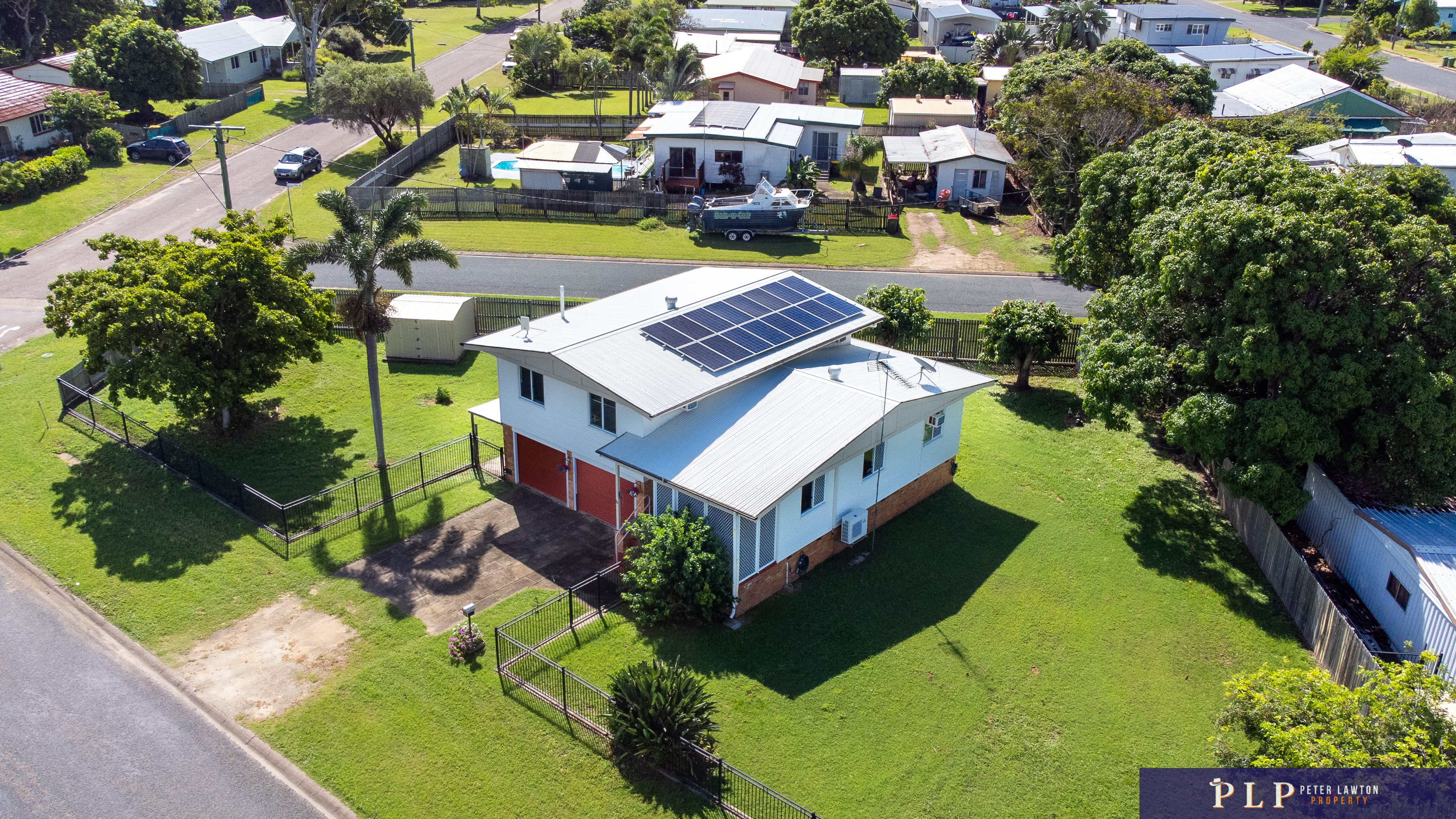 Coastal Living Meets Everyday Comfort – Steps from the Sand in Sought-After Queens Beach