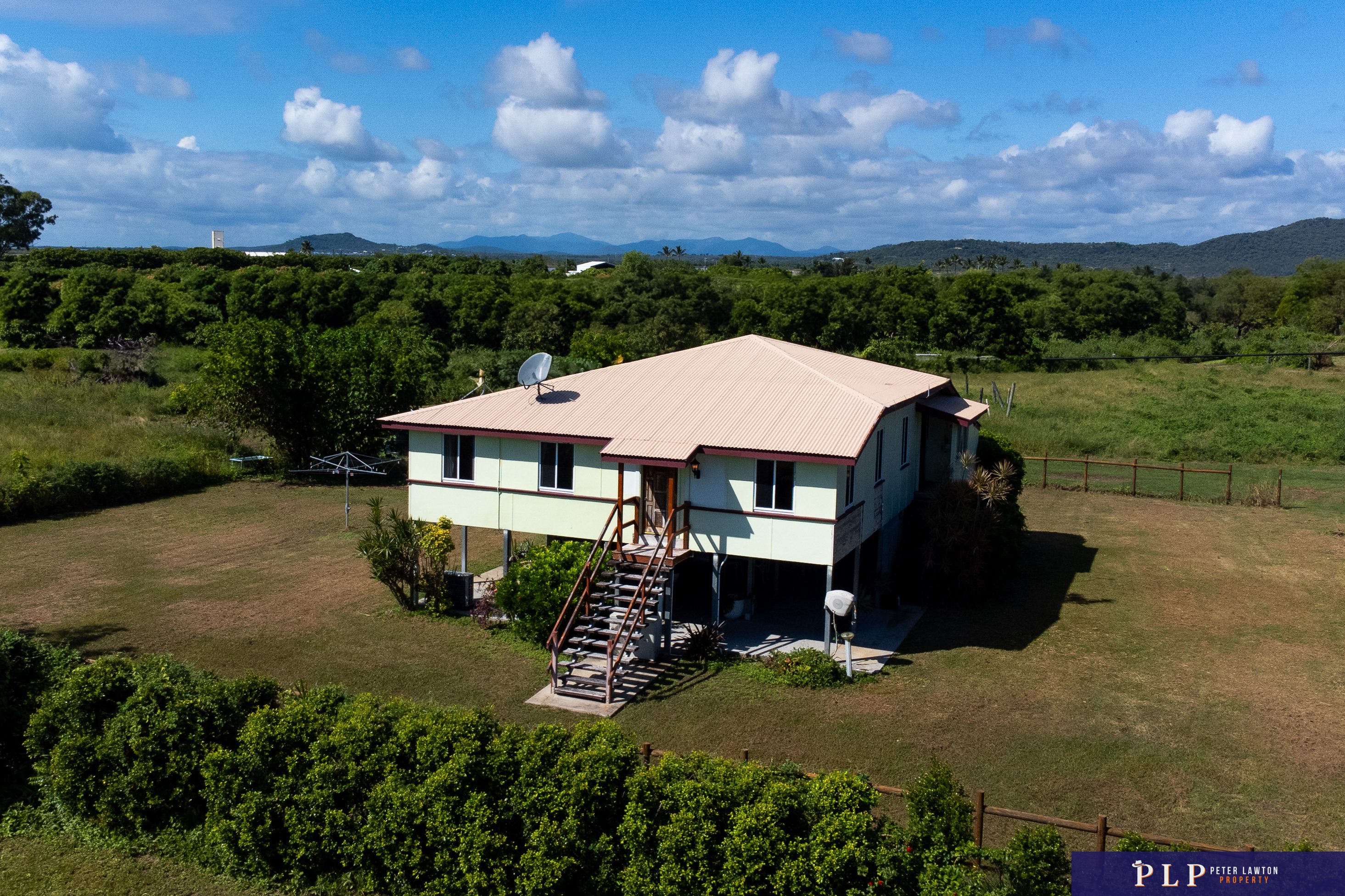 Private Tropical Hobby Farm – Country Charm, Coastal Convenience