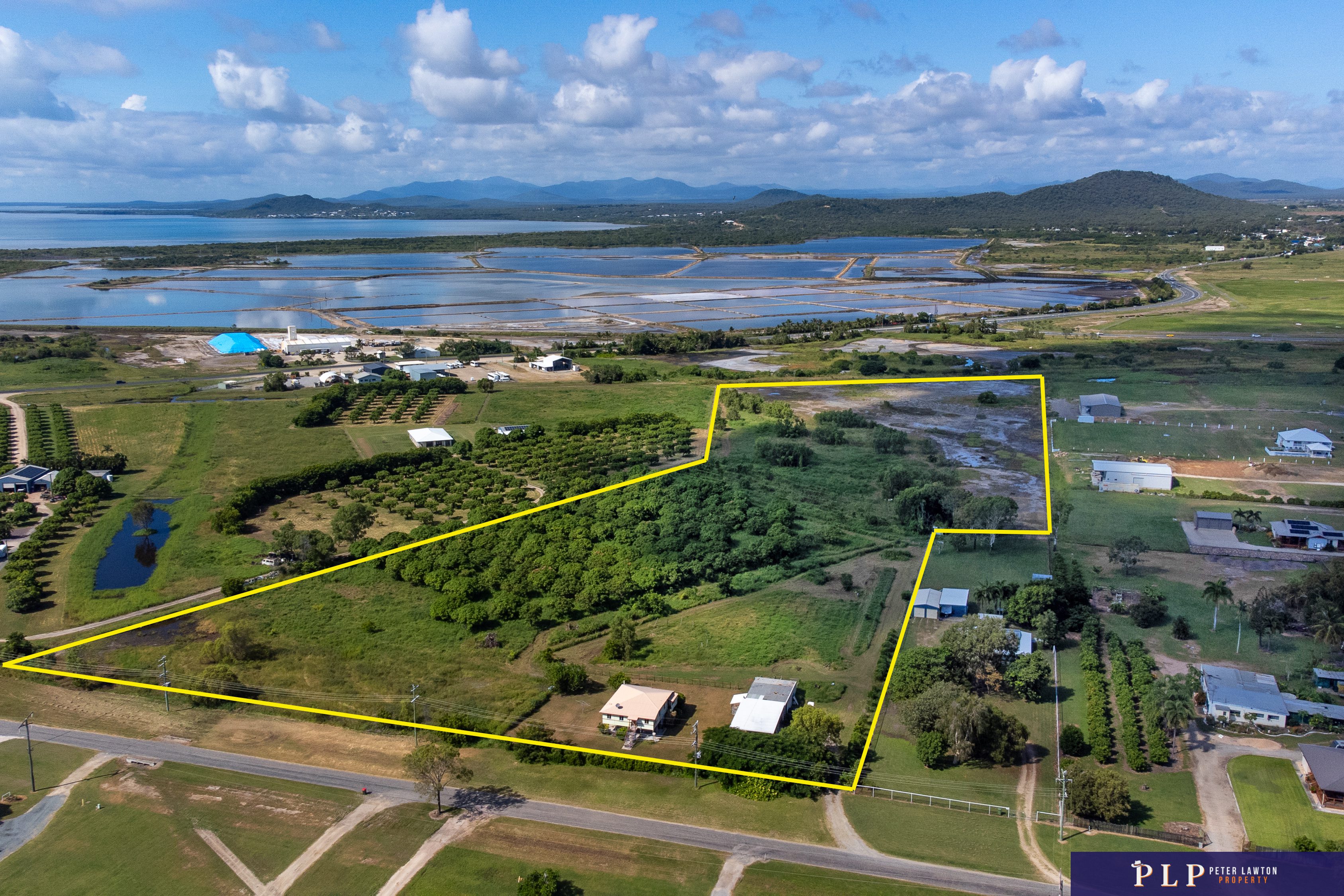 Private Tropical Hobby Farm – Country Charm, Coastal Convenience