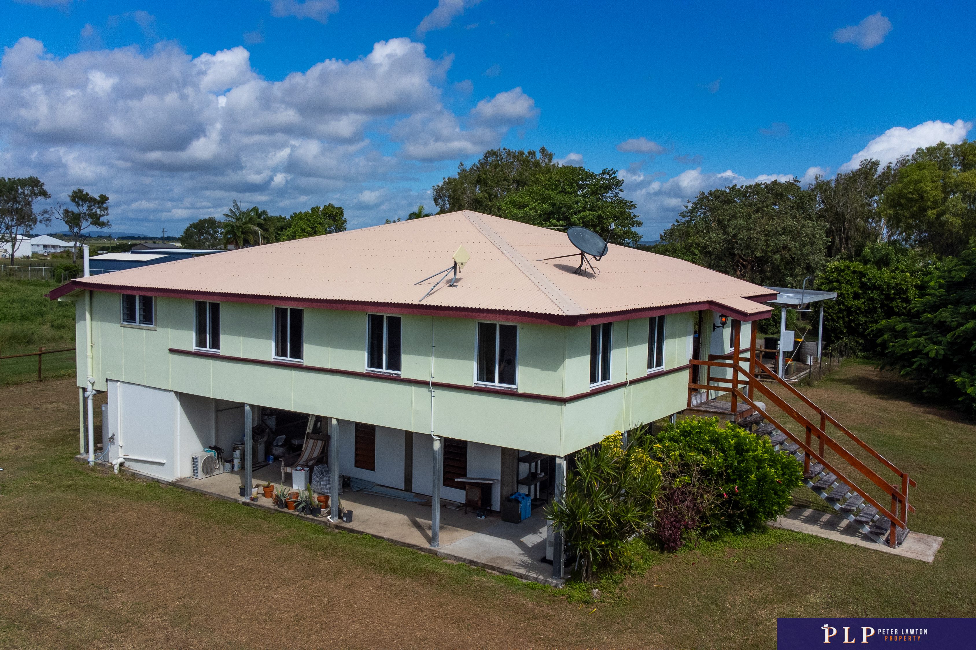 Private Tropical Hobby Farm – Country Charm, Coastal Convenience