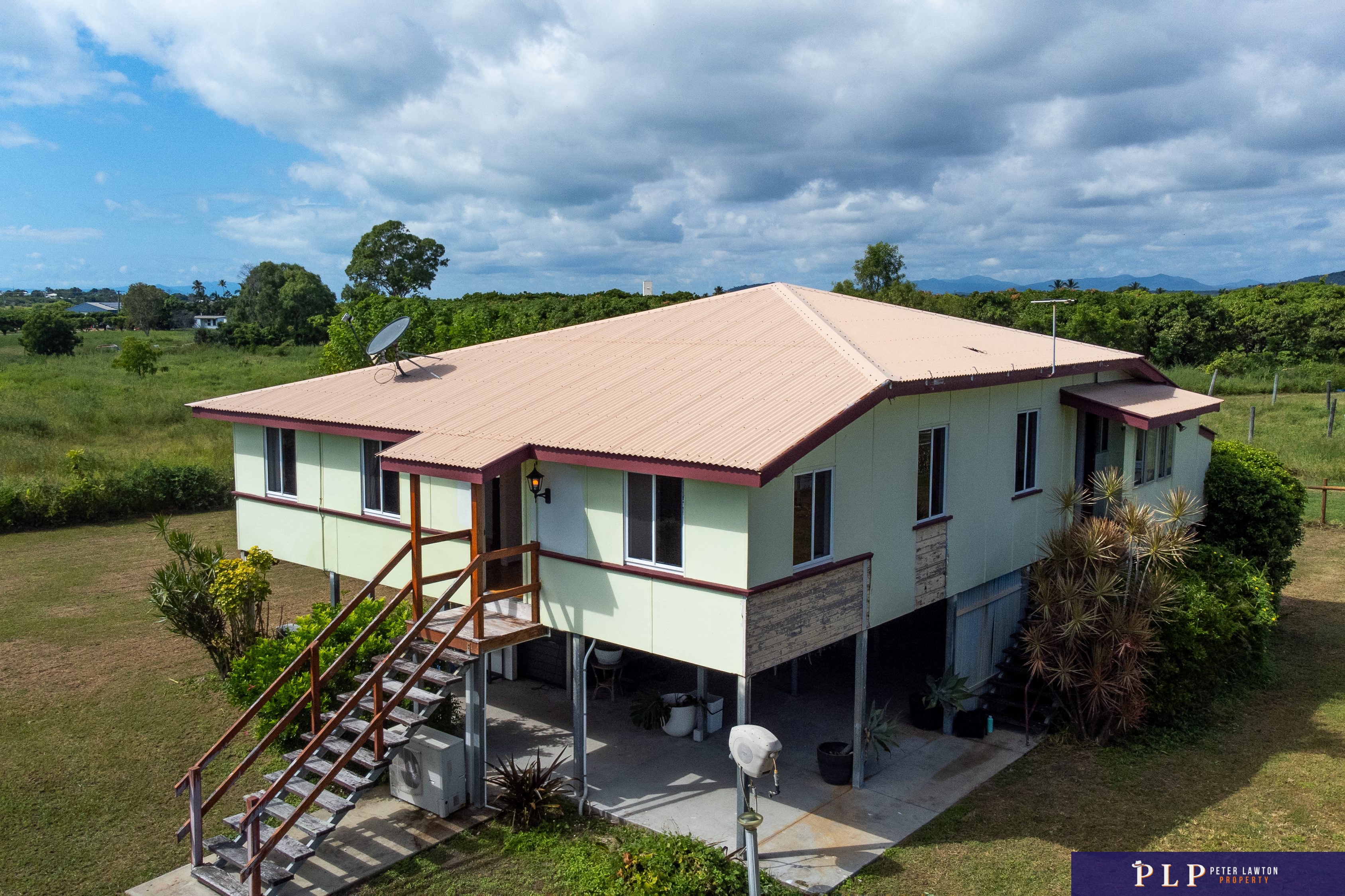 Private Tropical Hobby Farm – Country Charm, Coastal Convenience