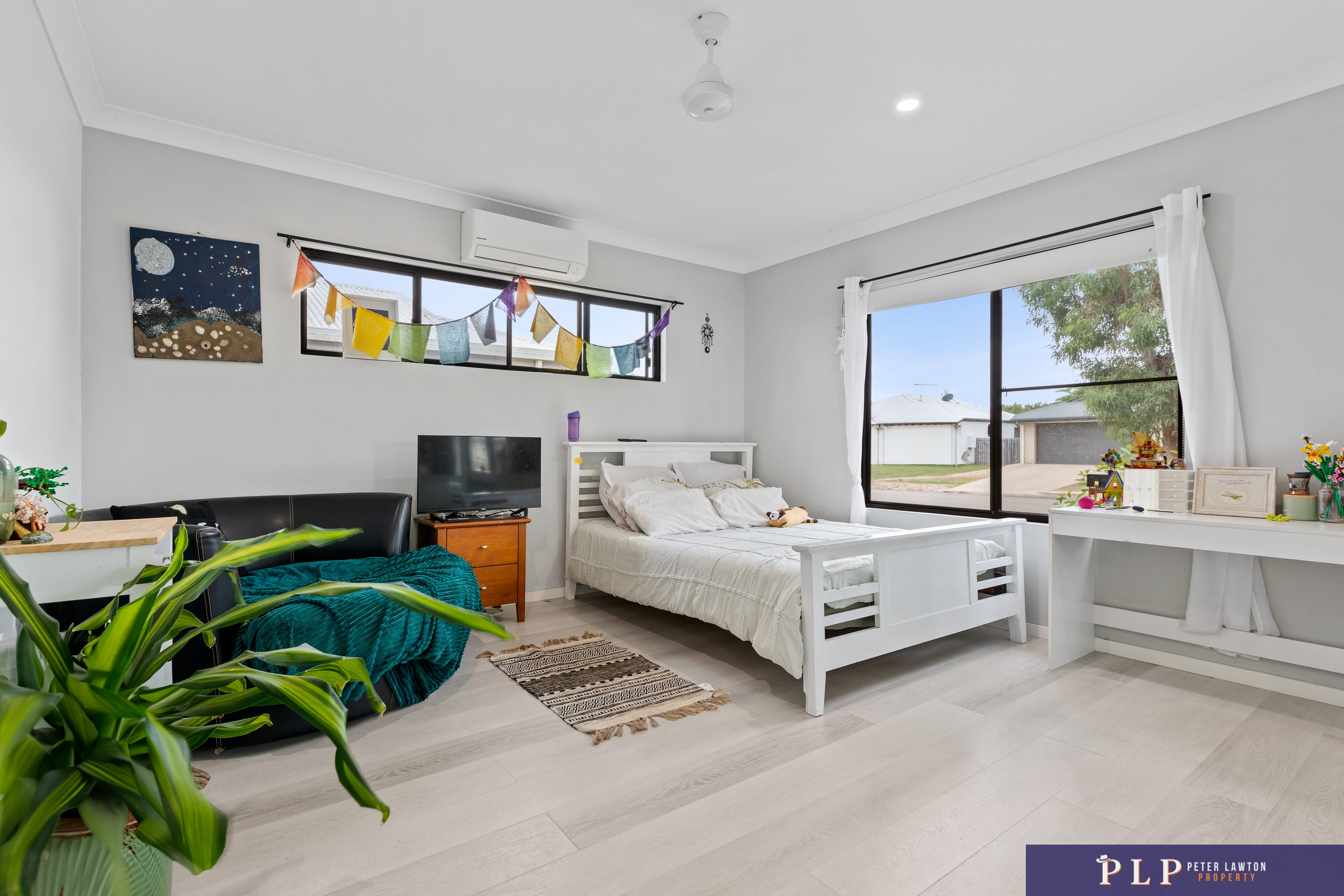 Stylish Living with Bushland Backdrop & Coastal Lifestyle
