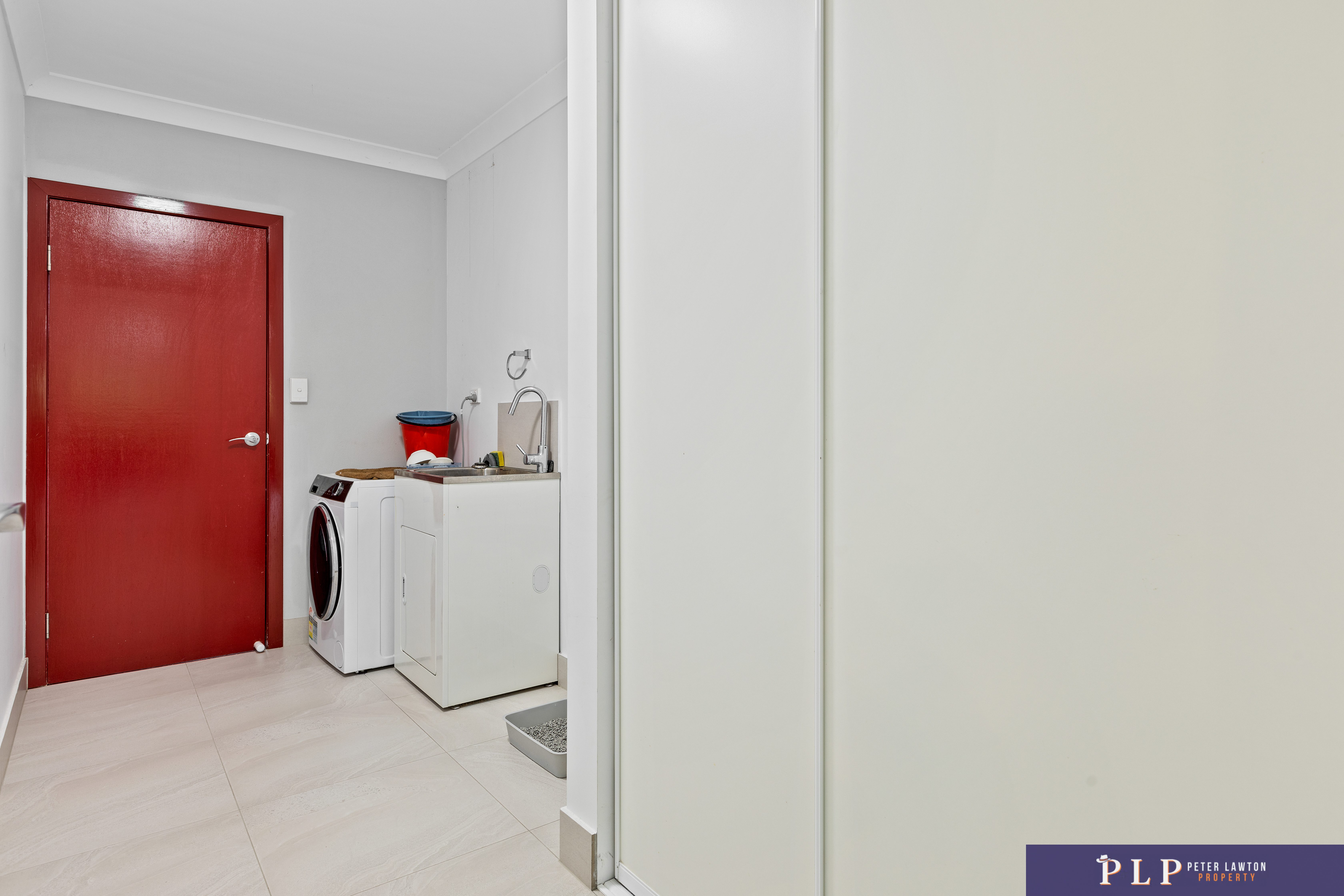 Stylish Living with Bushland Backdrop & Coastal Lifestyle