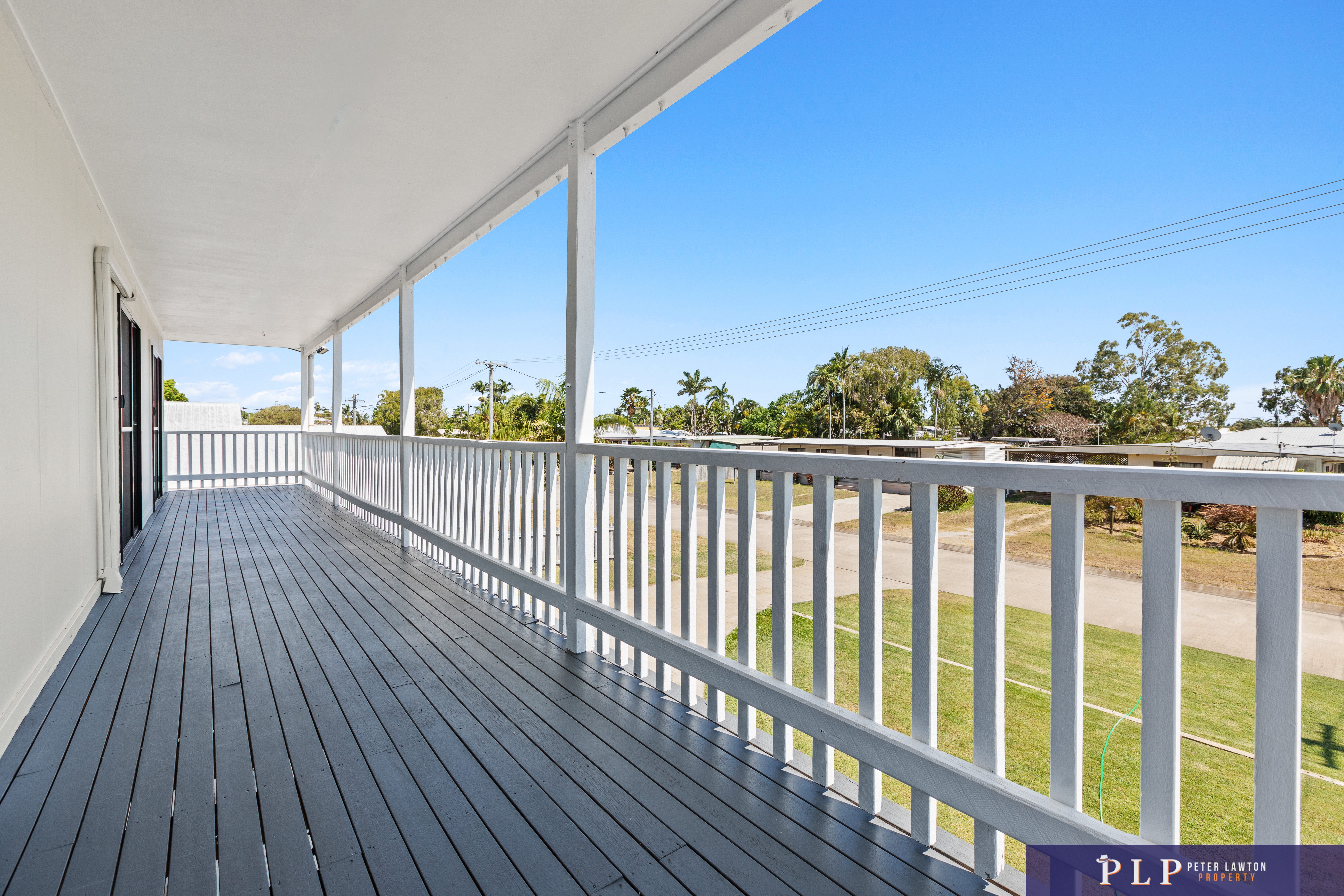 Beautifully Renovated 4 Bedroom Family Retreat in a Quiet, Central Location + Huge Shed!