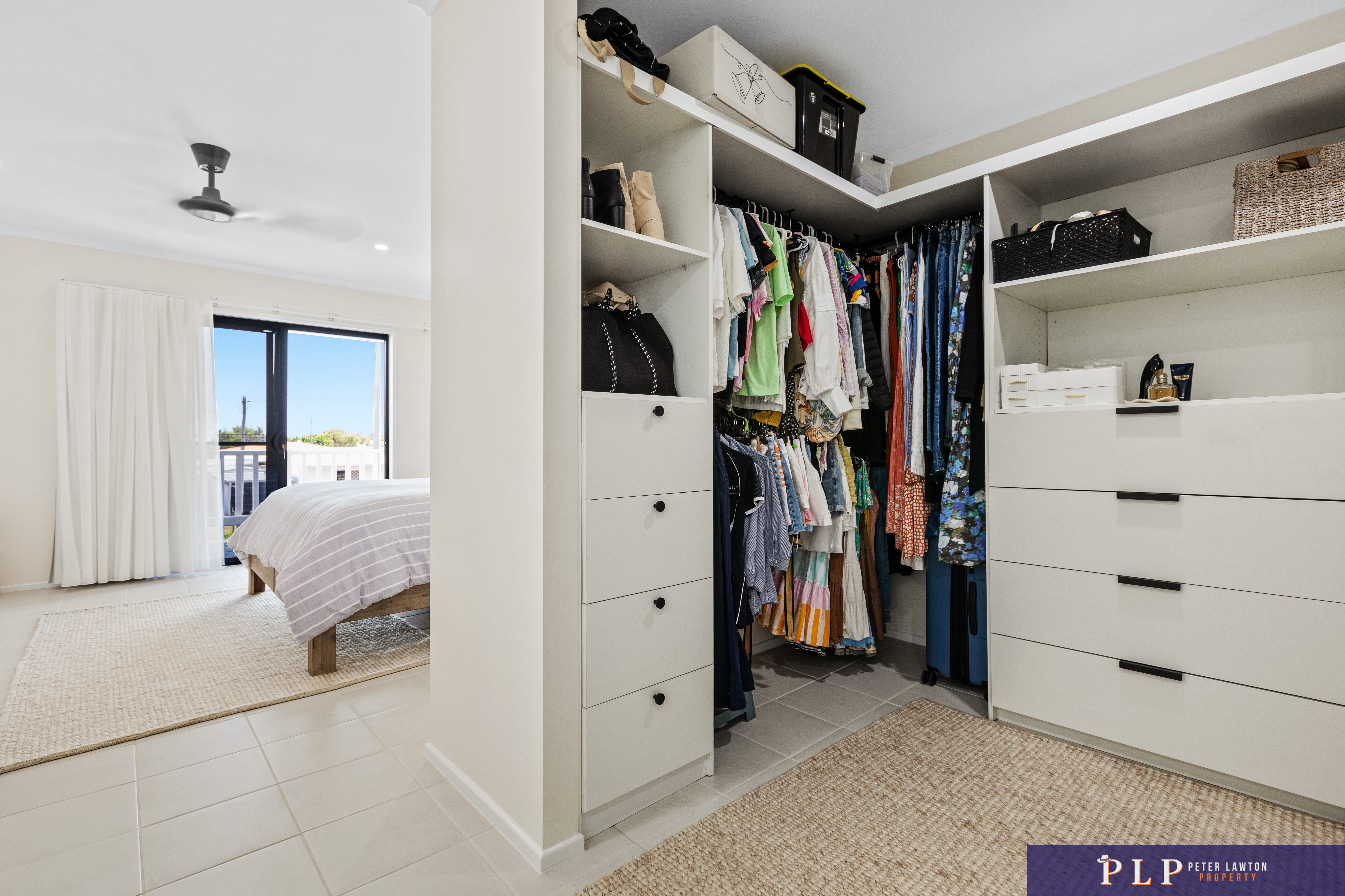 Beautifully Renovated 4 Bedroom Family Retreat in a Quiet, Central Location + Huge Shed!