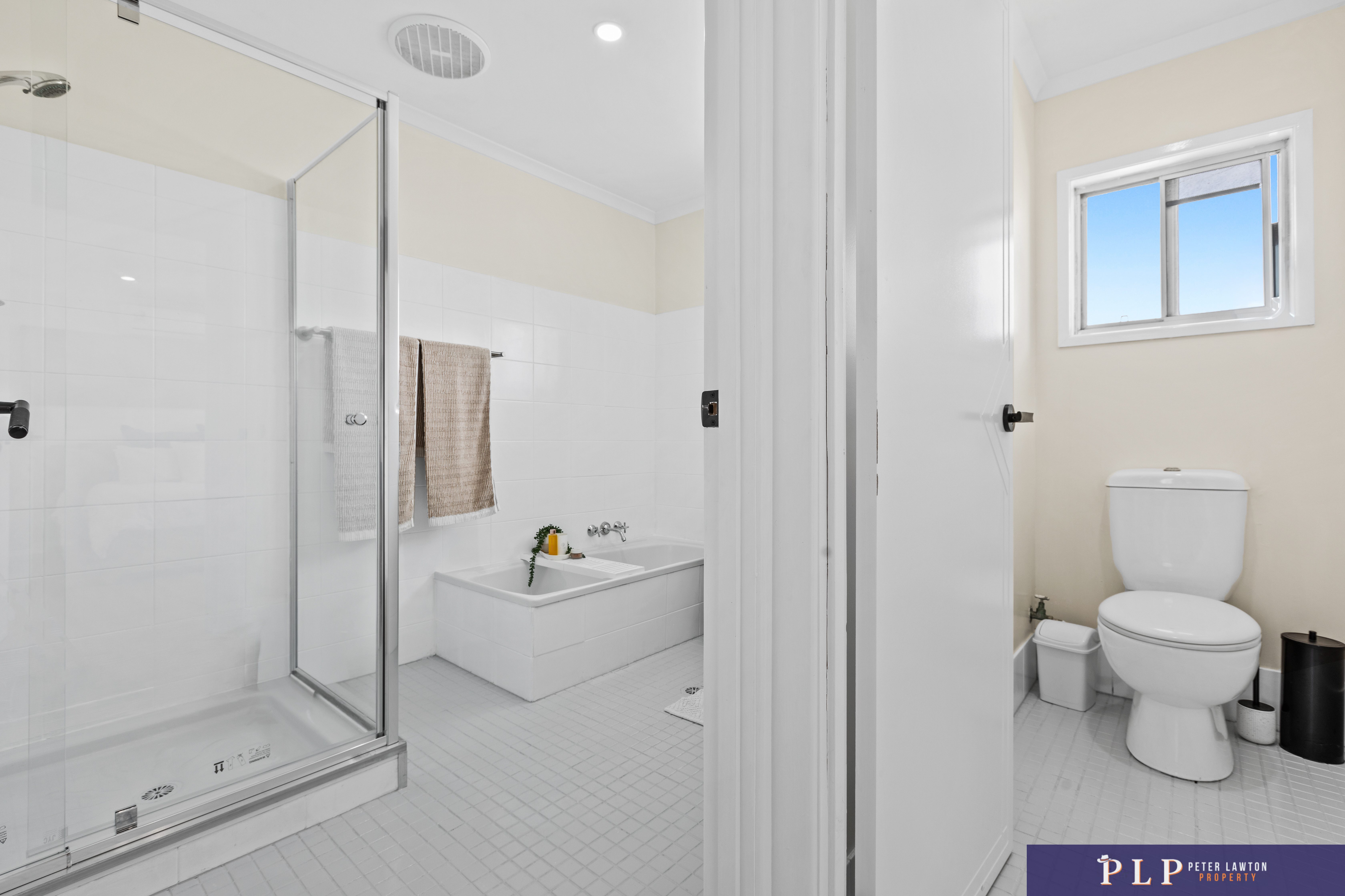 Beautifully Renovated 4 Bedroom Family Retreat in a Quiet, Central Location + Huge Shed!