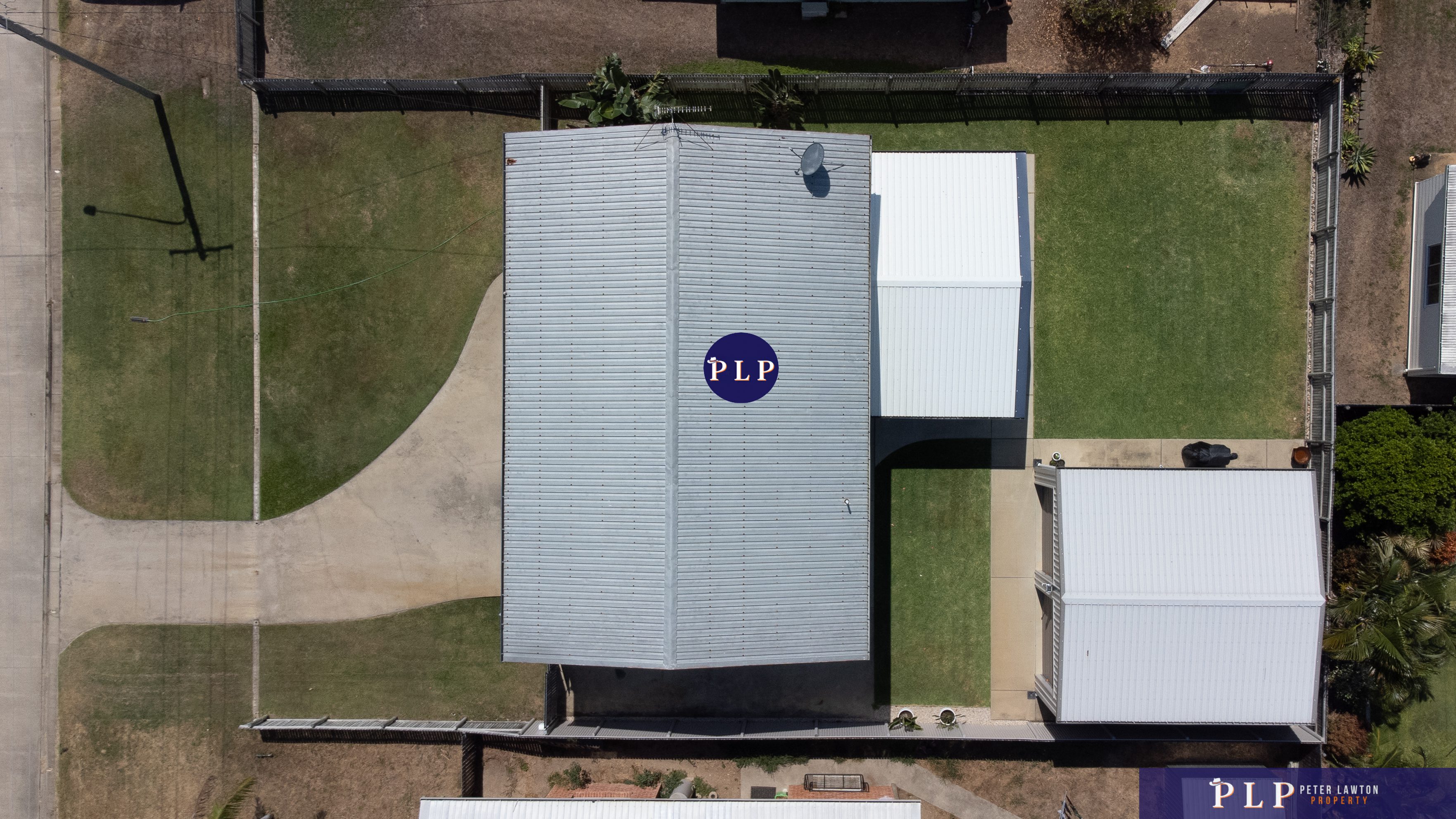 Beautifully Renovated 4 Bedroom Family Retreat in a Quiet, Central Location + Huge Shed!