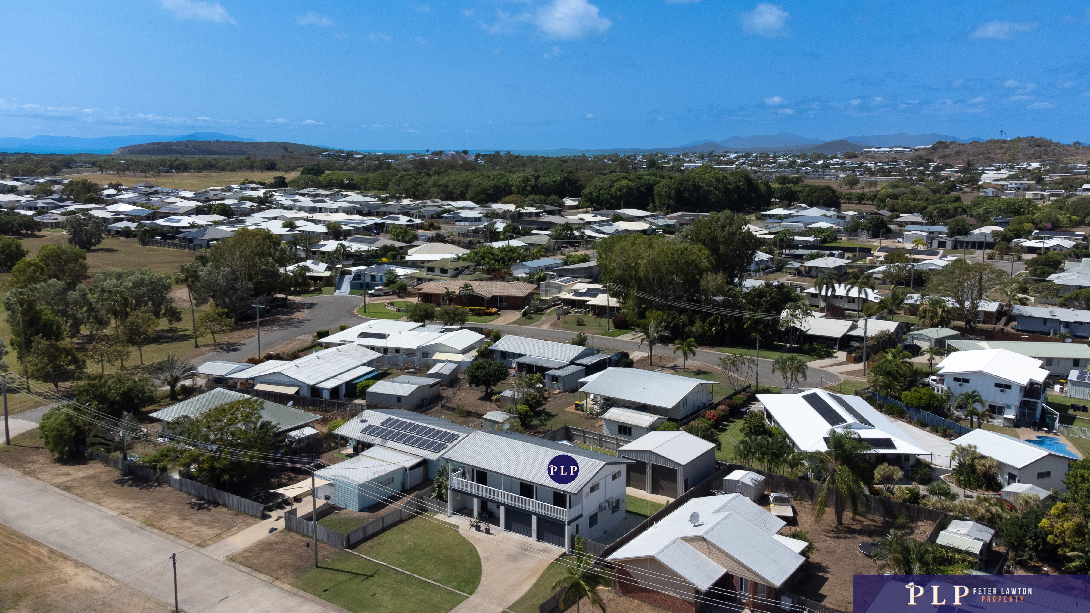 Beautifully Renovated 4 Bedroom Family Retreat in a Quiet, Central Location + Huge Shed!