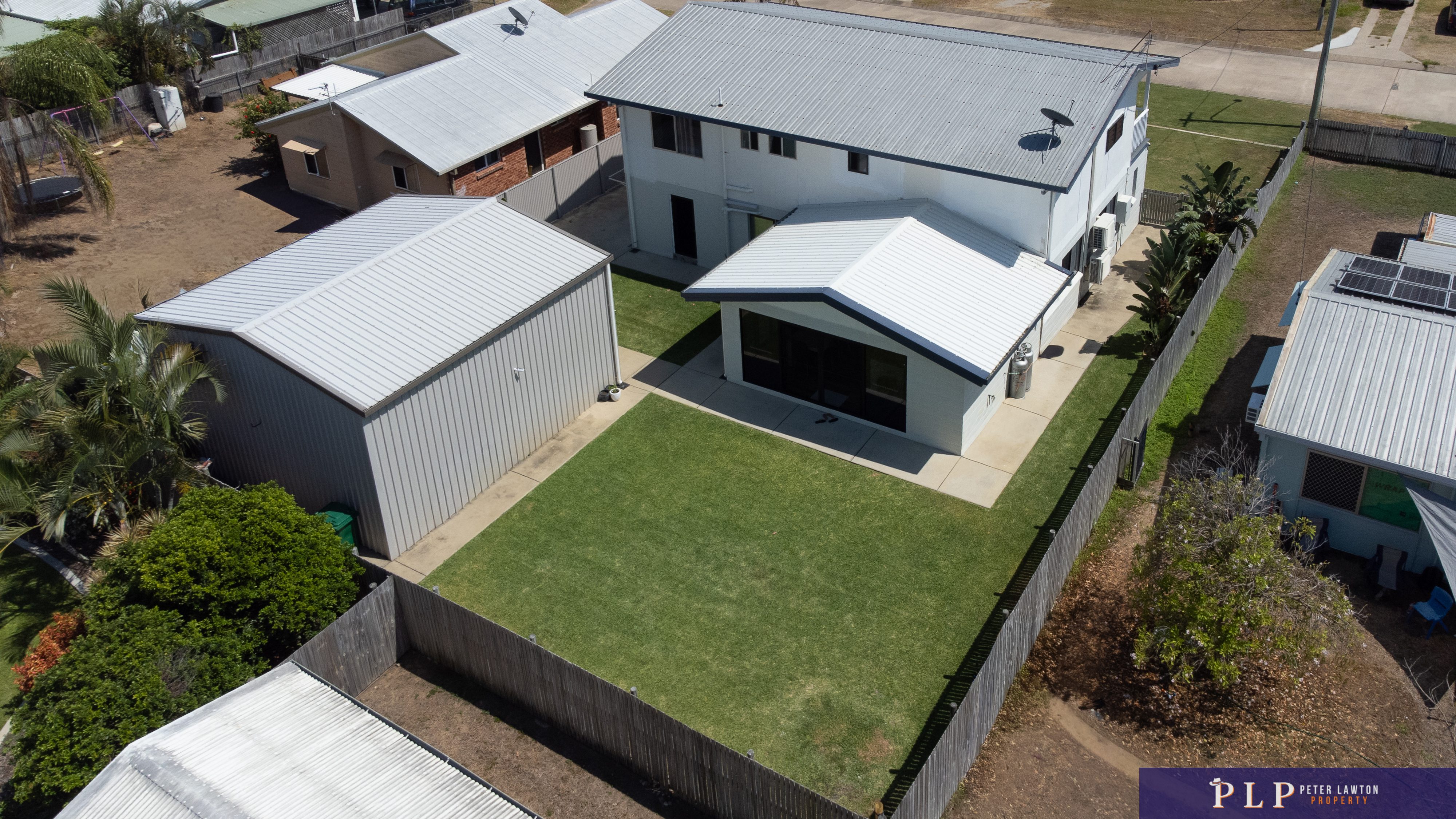 Beautifully Renovated 4 Bedroom Family Retreat in a Quiet, Central Location + Huge Shed!