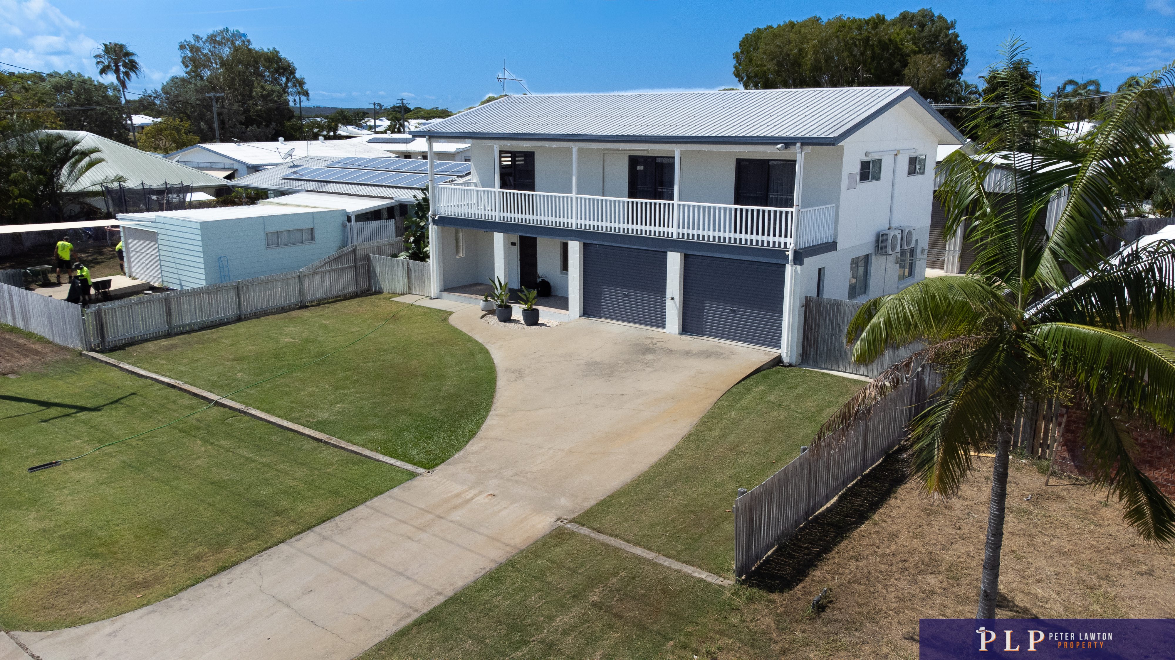 Beautifully Renovated 4 Bedroom Family Retreat in a Quiet, Central Location + Huge Shed!