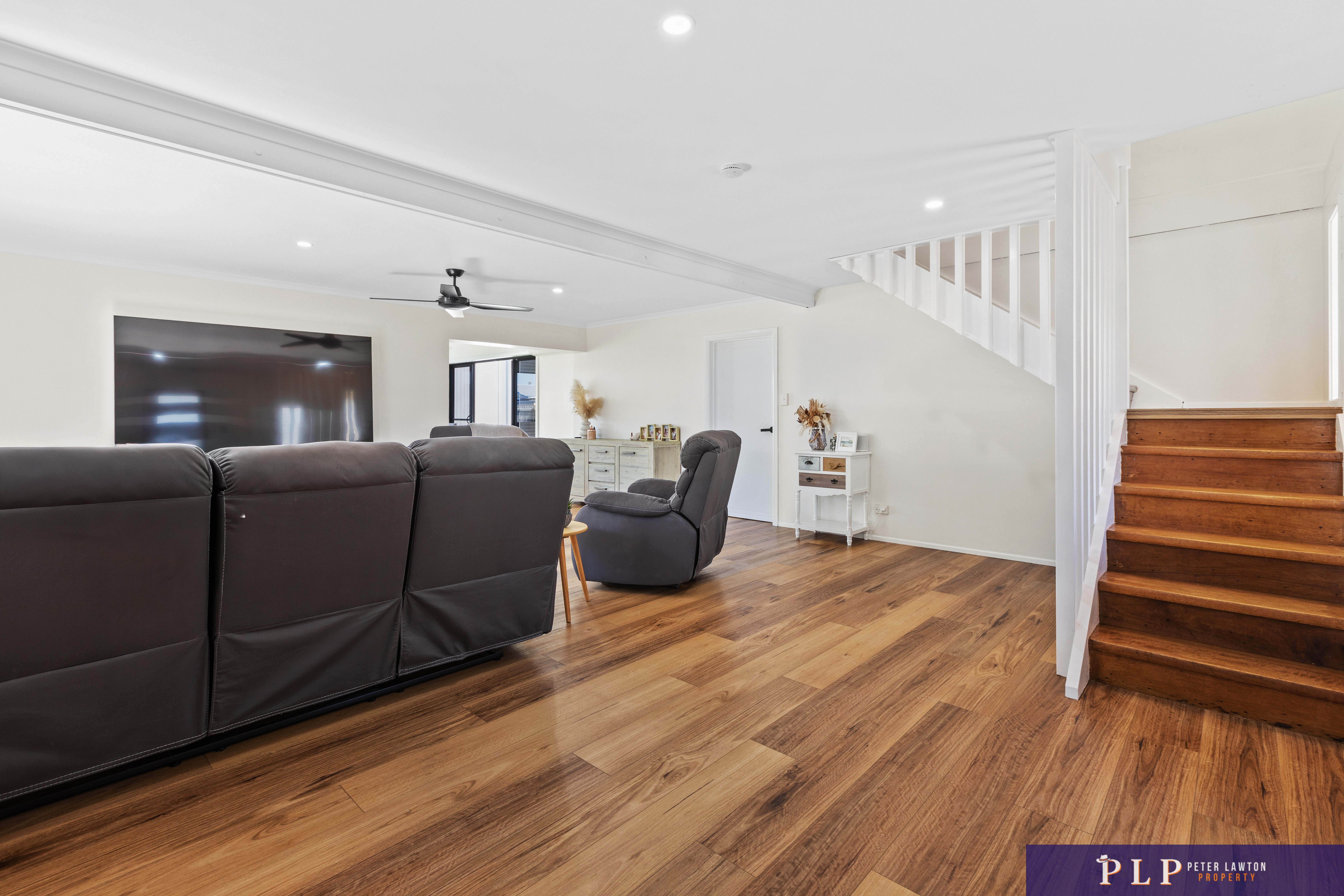 Beautifully Renovated 4 Bedroom Family Retreat in a Quiet, Central Location + Huge Shed!