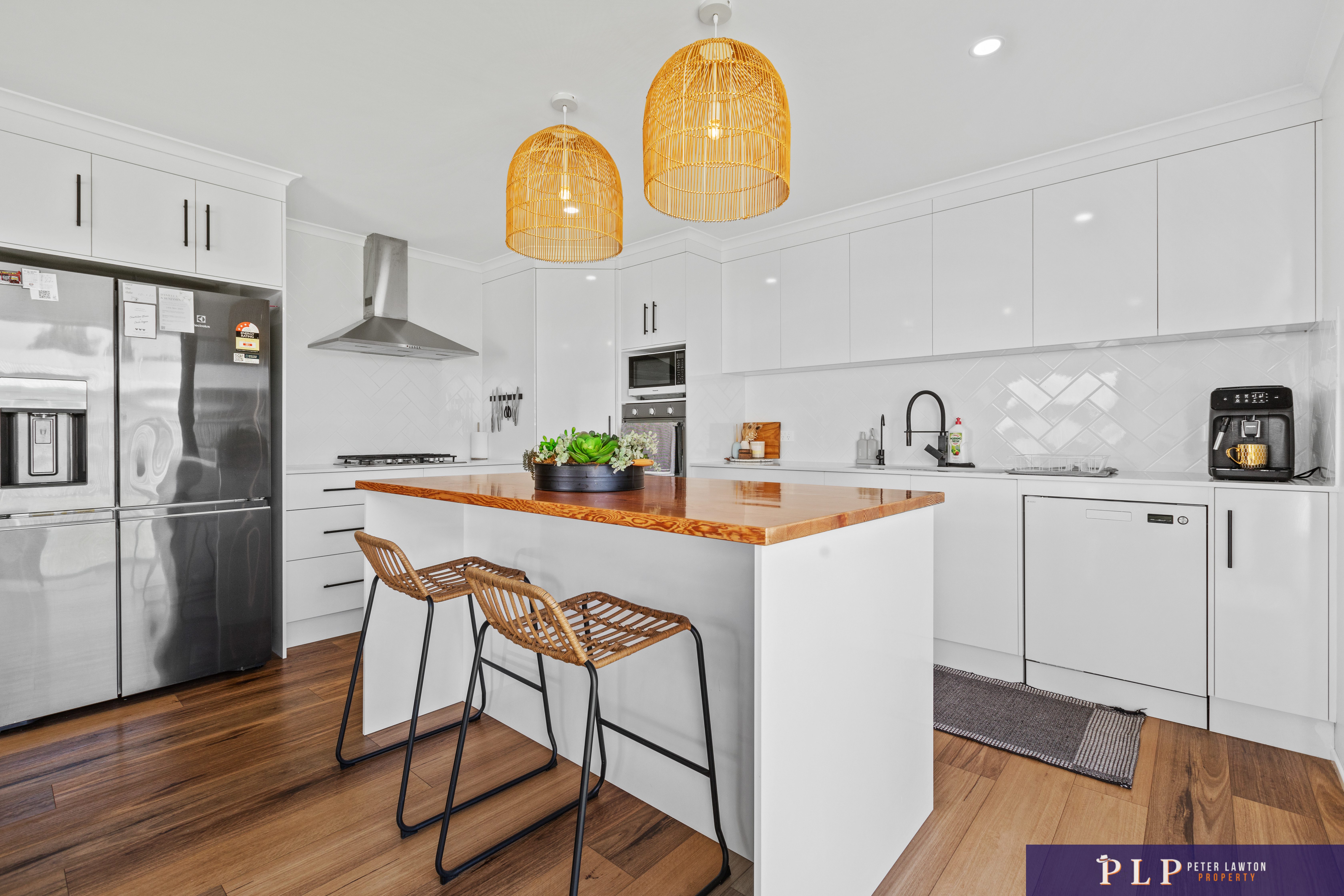 Beautifully Renovated 4 Bedroom Family Retreat in a Quiet, Central Location + Huge Shed!