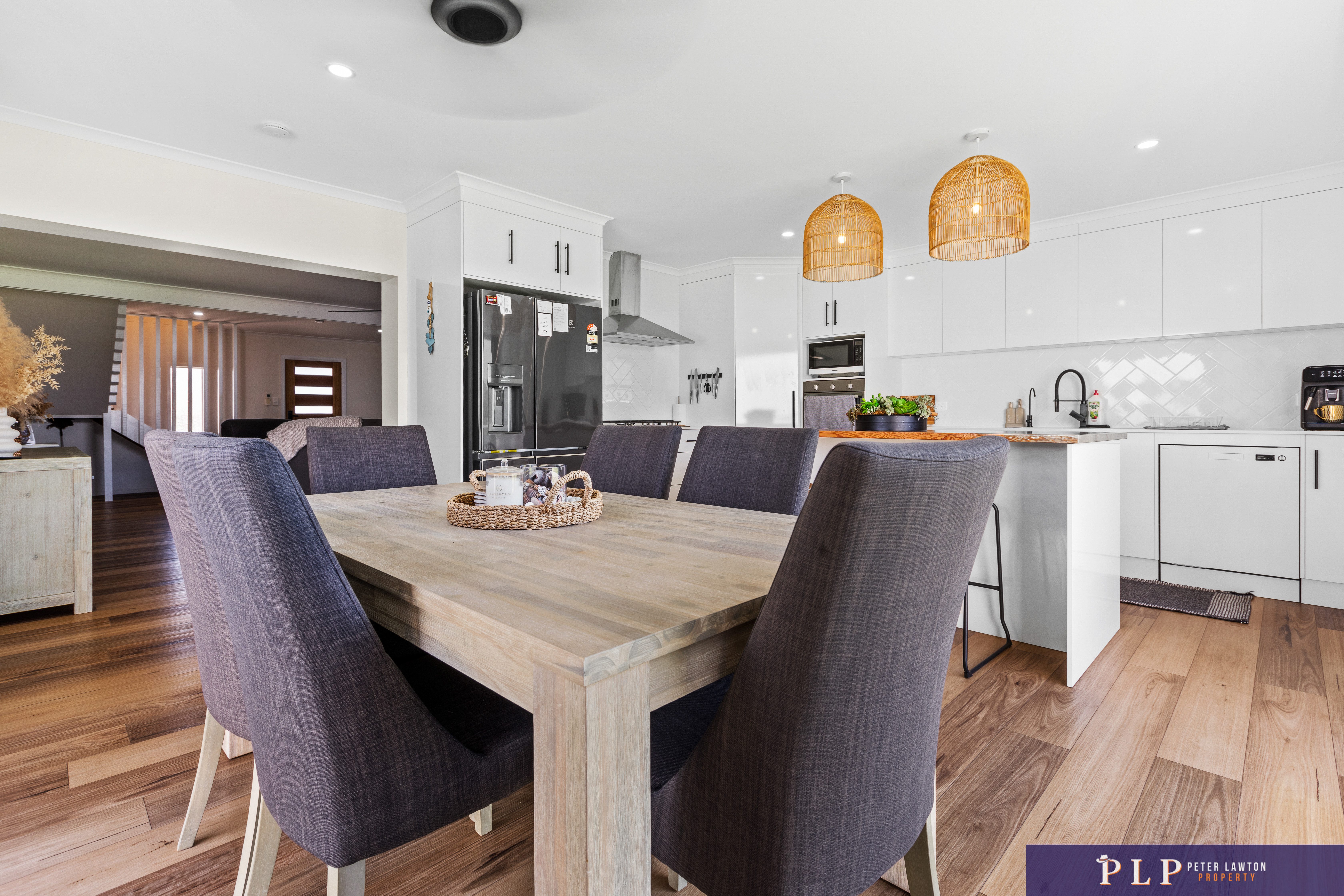 Beautifully Renovated 4 Bedroom Family Retreat in a Quiet, Central Location + Huge Shed!