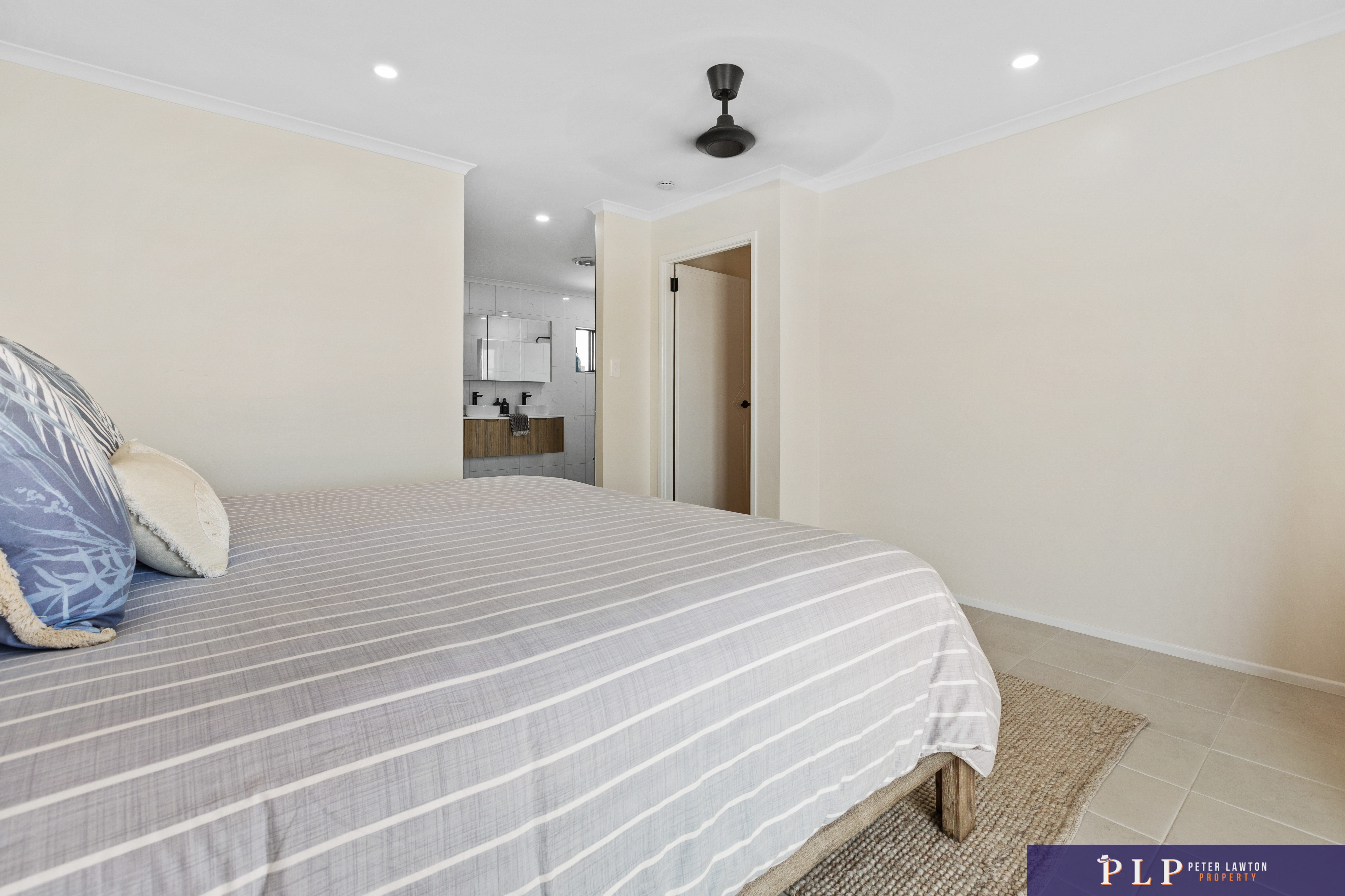 Beautifully Renovated 4 Bedroom Family Retreat in a Quiet, Central Location + Huge Shed!